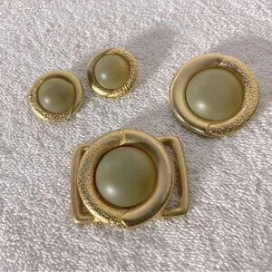 Vintage Gold Tone Frosted Green Glass Clip On Earrings Pendant Scarf Clip Set